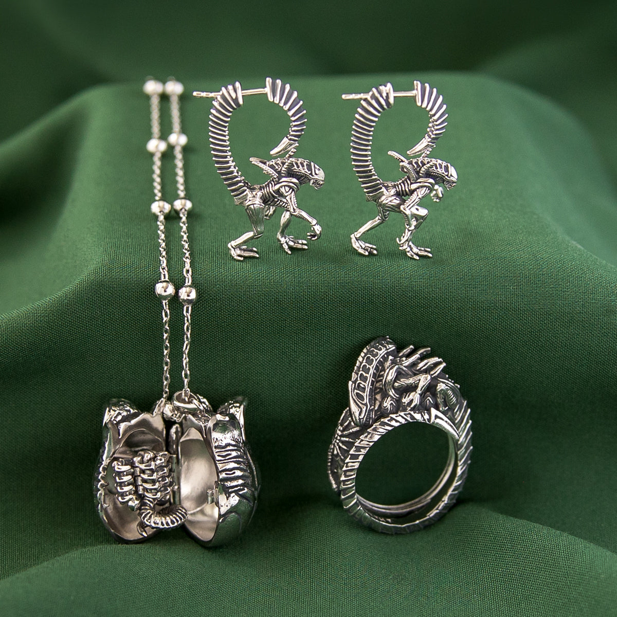 Alien X RockLove ALIEN Ovomorph Locket - RockLove Jewelry