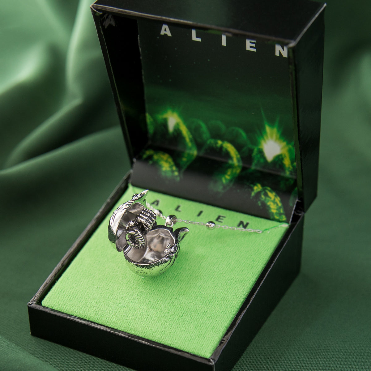 Alien X RockLove ALIEN Ovomorph Locket - RockLove Jewelry