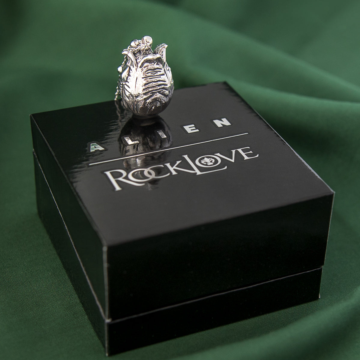 Alien X RockLove ALIEN Ovomorph Locket - RockLove Jewelry