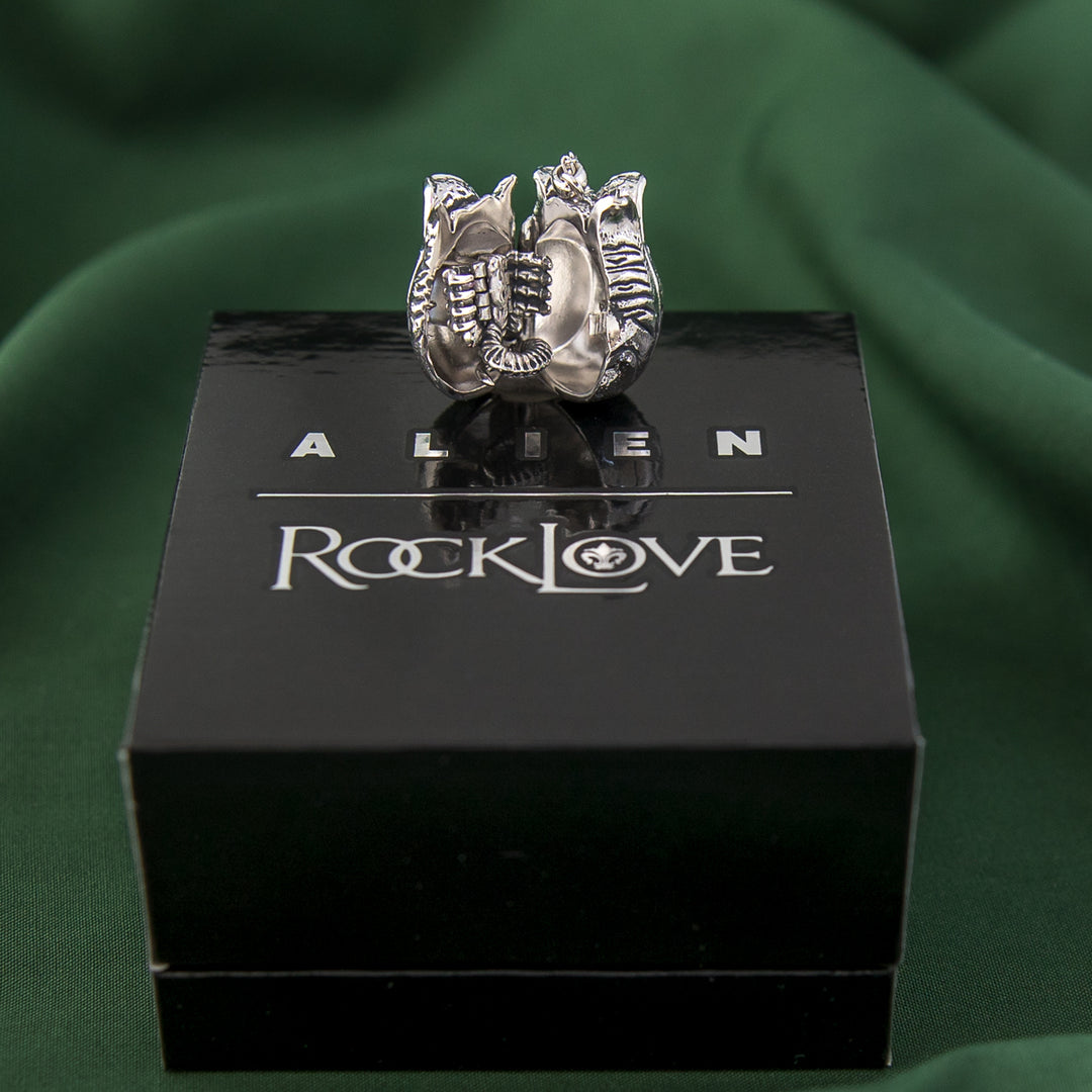 Alien X RockLove ALIEN Ovomorph Locket