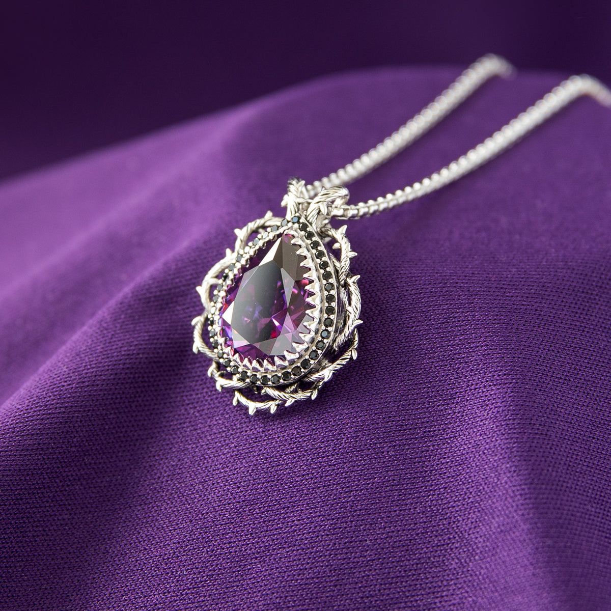 Disney X RockLove DISNEY VILLAINS Maleficent Malicious Necklace