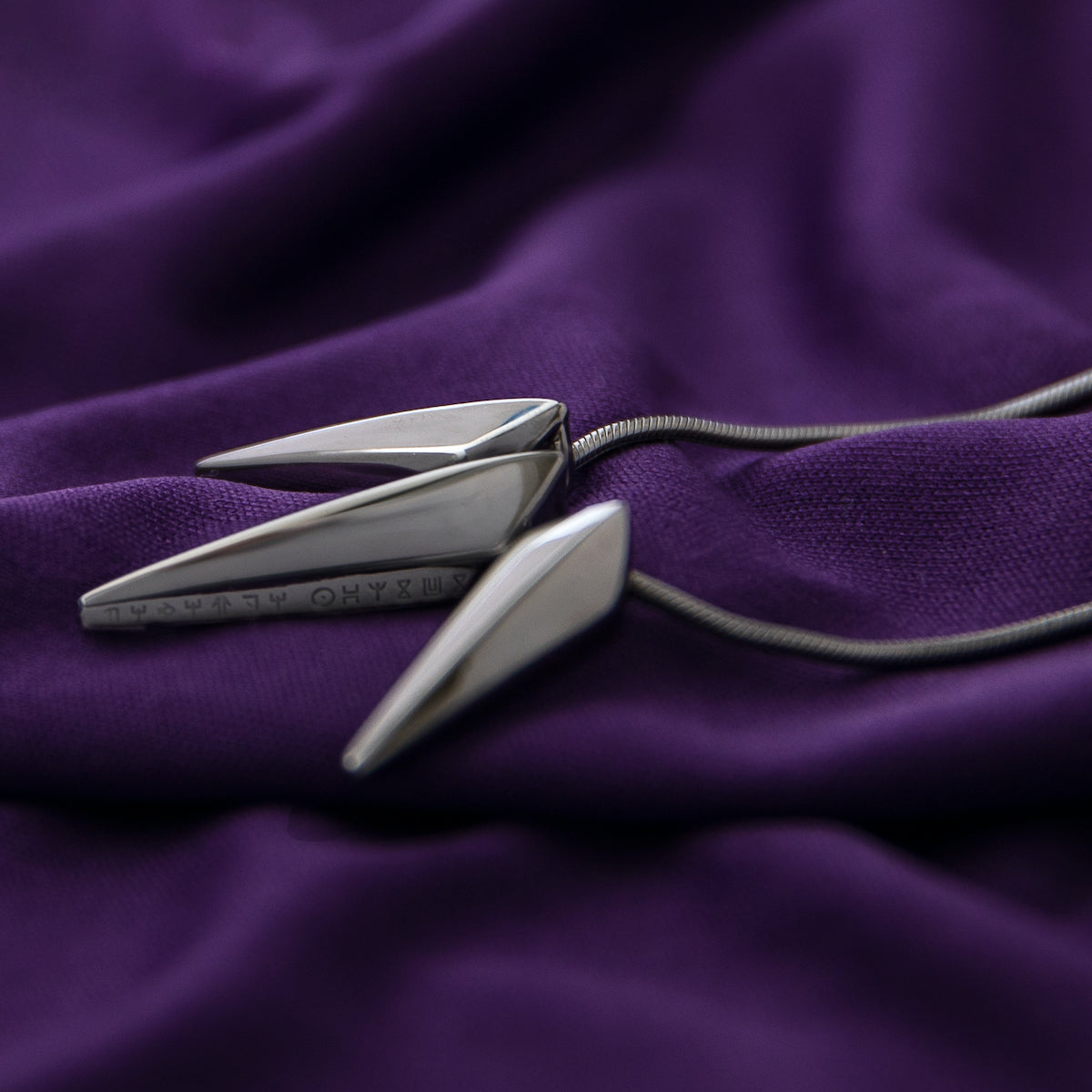 Black panther talon necklace deals