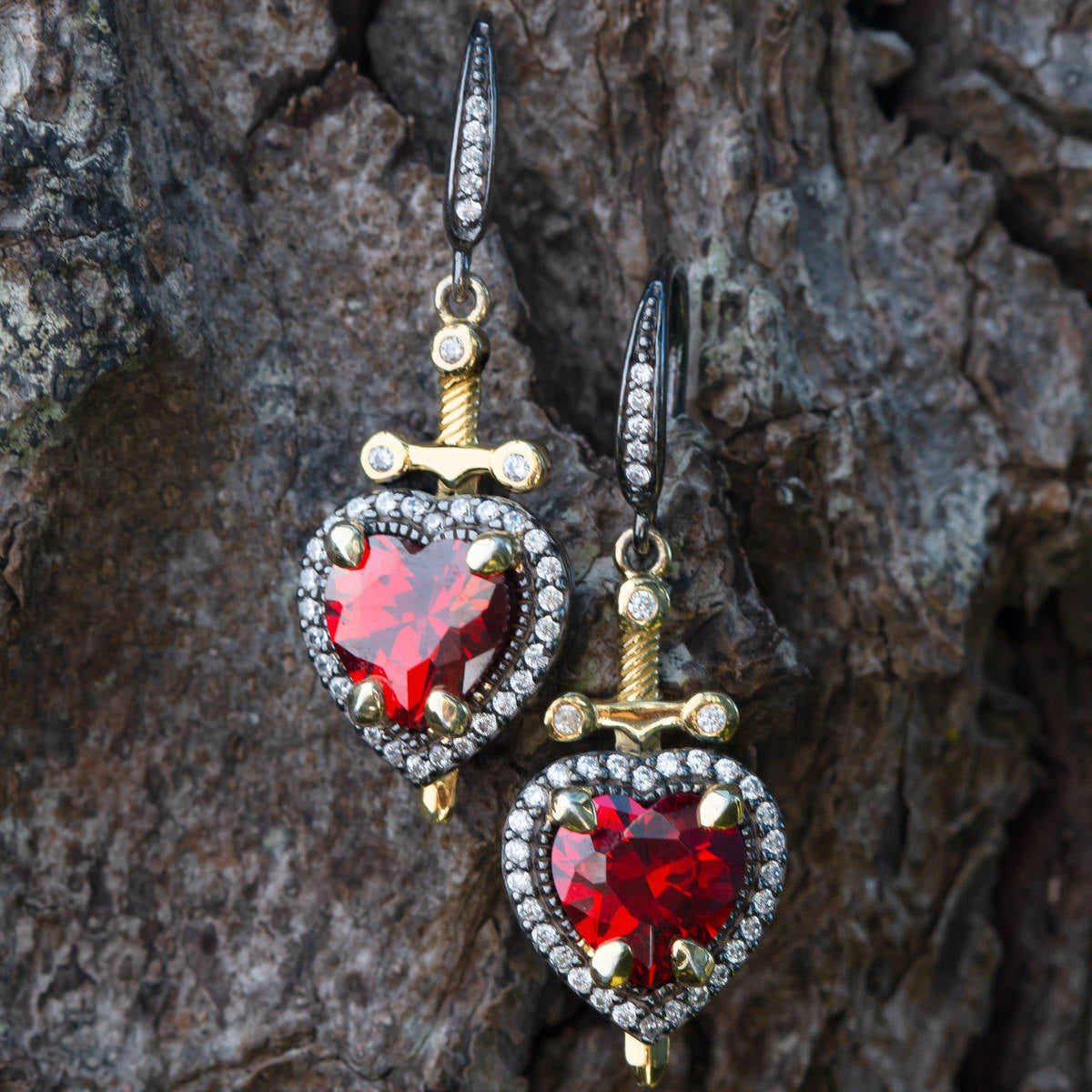 Disney X RockLove SNOW WHITE Dagger Heart Earrings - RockLove Jewelry