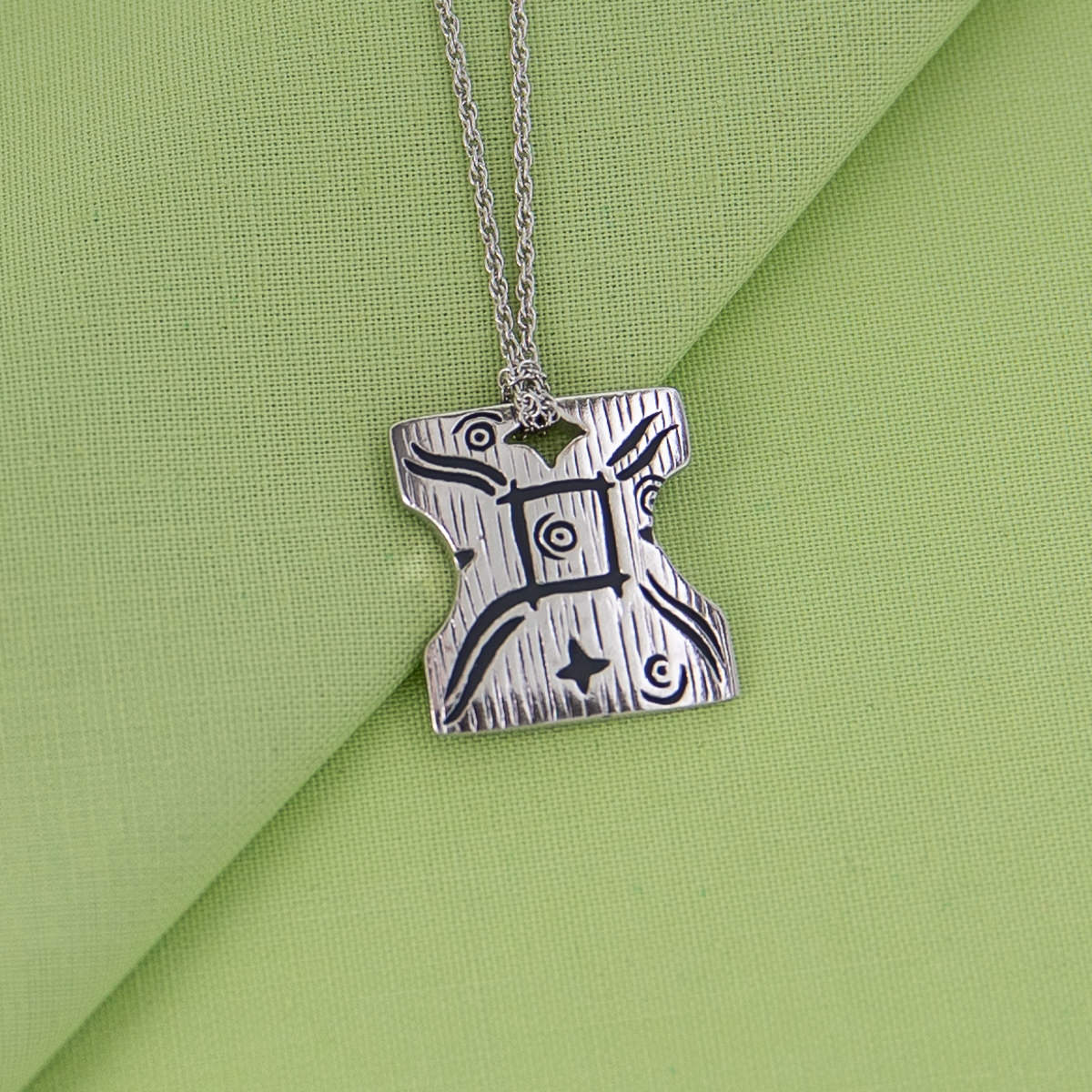Amazon.com: Toynk Star Wars Japor Snippet Necklace | Collectible Star Wars  Jewelry Pendant | 18-Inch Loop & 1-Inch Pendant: Clothing, Shoes & Jewelry