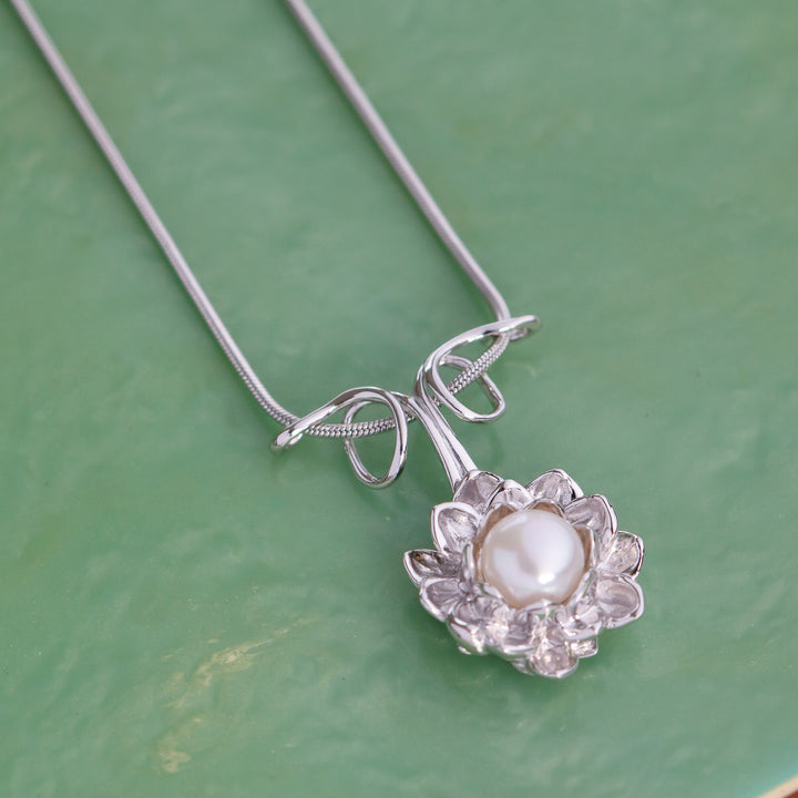 Disney X RockLove THE PRINCESS AND THE FROG Water Lily Pearl Necklace