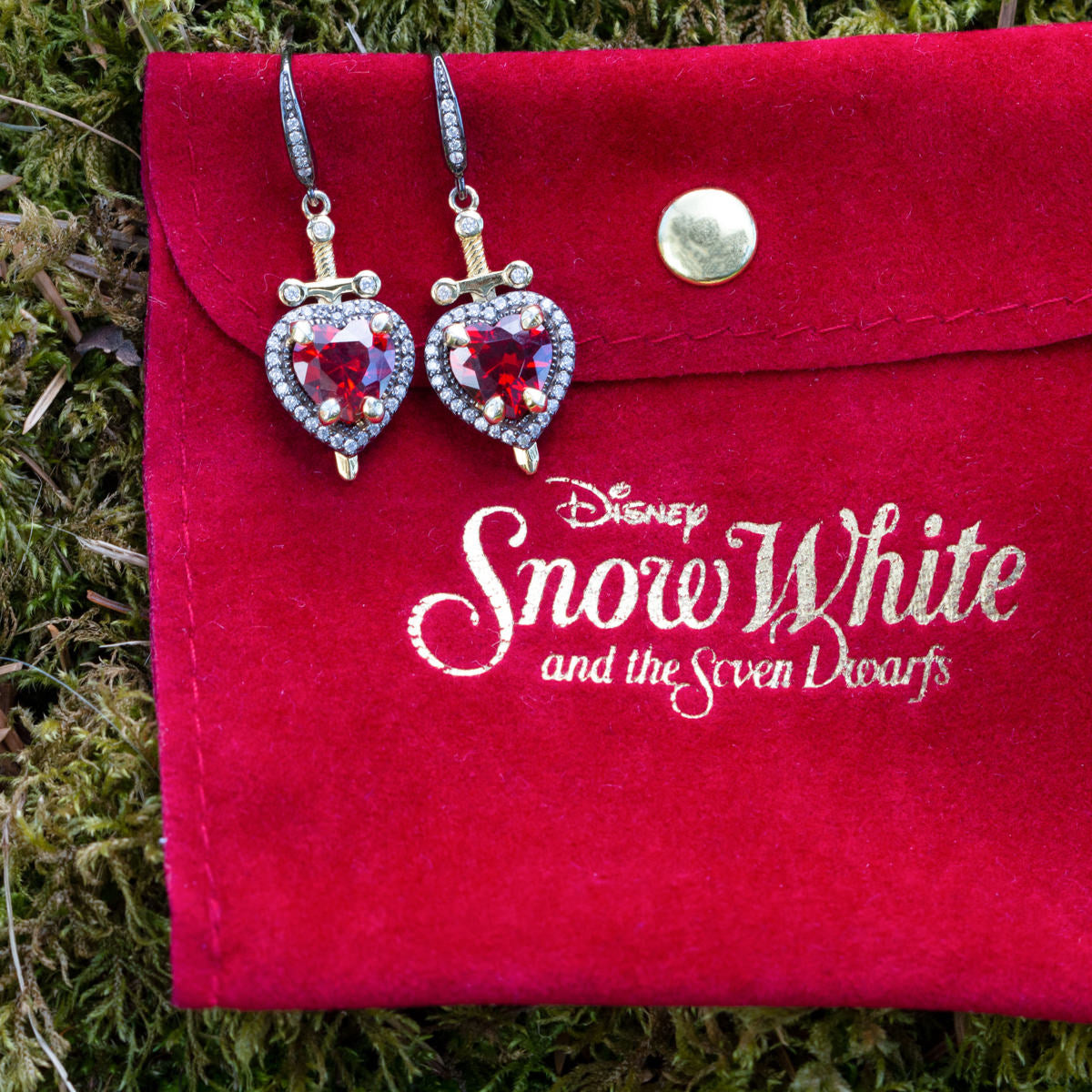 Disney X RockLove SNOW WHITE Dagger Heart Earrings - RockLove Jewelry